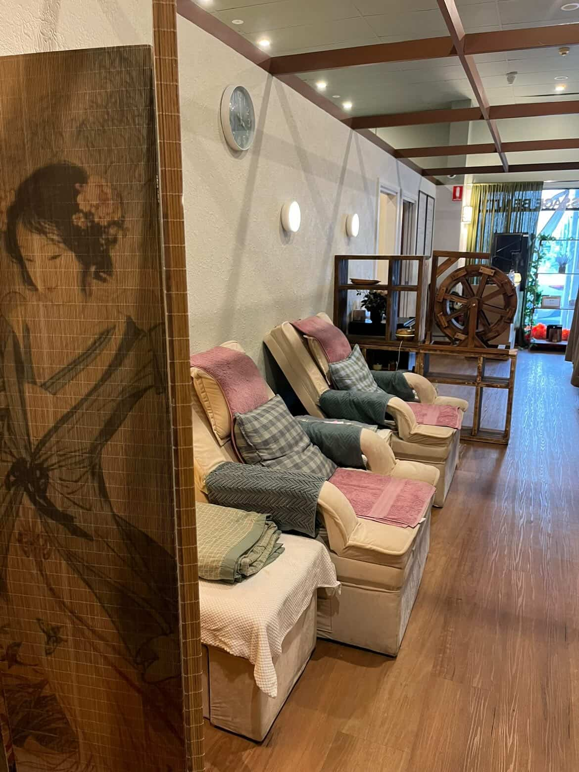 Foot reflexology lounge with hand-painted screen